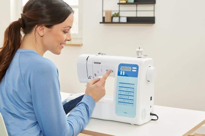 Máquina de coser electrónica