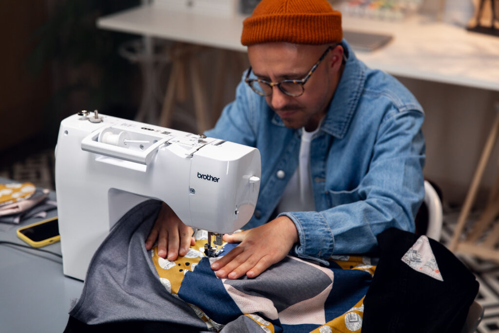 diferencias entre máquinas de coser mecánicas y electrónicas